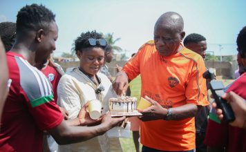 Football| Quand une fille célèbre son père en plein entraînement : l’hommage touchant à Adegnon Kossidjin